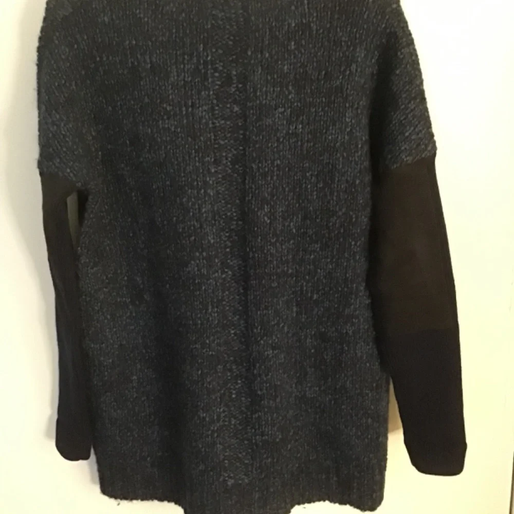 Ellie Tahari sweater - Picture 2 of 6